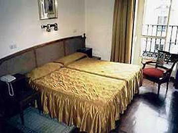 Paris Hotel Мадрид Екстериор снимка